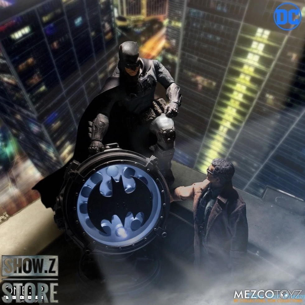 MEZCO Toyz DC Comics One:12 Collective Batman: Supreme Knight 4 MEZCO Toyz DC Comics One:12 Collective Batman: Supreme Knight - Image 4