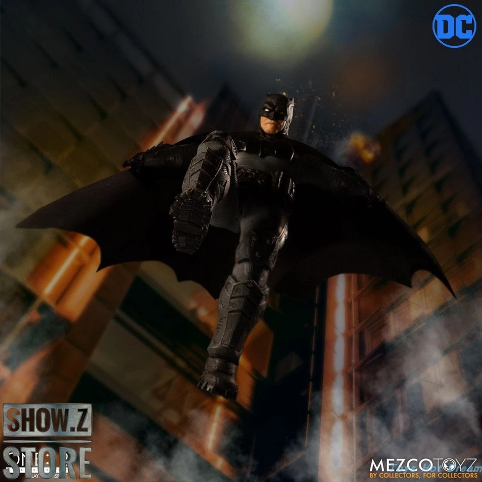 MEZCO Toyz DC Comics One:12 Collective Batman: Supreme Knight 3 MEZCO Toyz DC Comics One:12 Collective Batman: Supreme Knight - Image 3